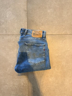 Replay anbass - Tjena, säljer nu dessa riktigt snygga Replay anbass i Stl W33 L32. Dom är i riktigt bra skick. Nypris 1600✅Vid minsta funderingar så är det bara att höra av sig//Allt gott