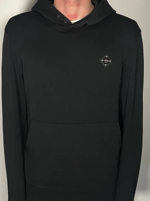 J.Lindeberg hoodie - Säljer en ritkigt snygg och trendig J.Lindeberg hoodie i fint skick, storlek S, vid frågor är det bara att skriva //Gramenti