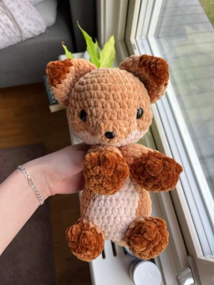 Virkad ljusbrun räv🤎 - Virkad ljusbrun räv med beige och bruna detaljer.🤎 !Dessa innehåller säkerhetsögon som inte rekommenderas för barn under 3 år! 