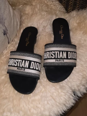 Skor Strl 36  - Snygga sandaler i fint skick. Strl 36