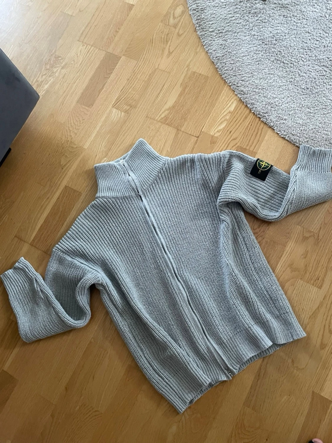 Ljusgrå stickad tröja Stone Island - 1