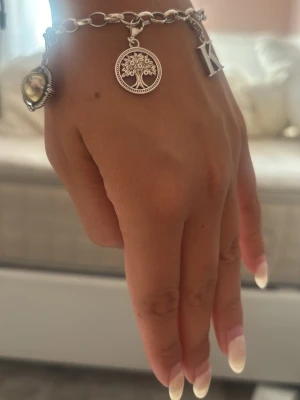 Tomas Sabo armband med berlocker!  - Rent silver! Alla berlocker medföljer😝