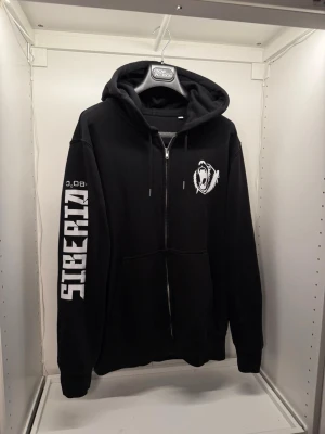Siberia hoodie - Zip Hoodie från Snusmärket Siberia! Bra skick, storlek L