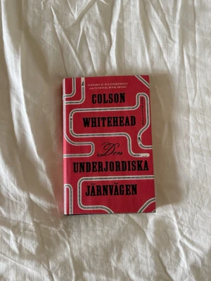 Bok: Den underjordiska järnvägen av Collin White - I fint skick, men har en liten reva i omslagspappret (se bild 3)