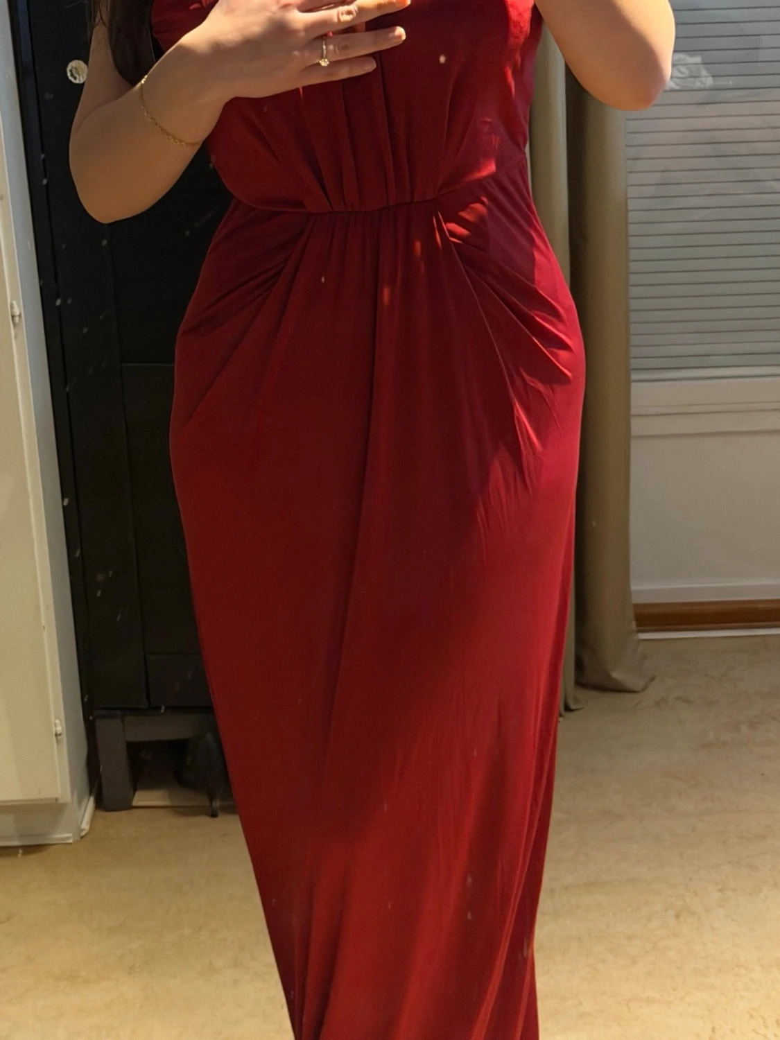 Vinröd långklänning med v-ringning - 2