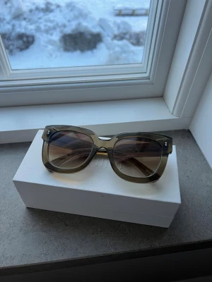 Gröna solglasögon från Chimi i modellen 08 - Säljer dessa gröna solglasögon från Chimi i modellen 08. Har inga defekter 💞