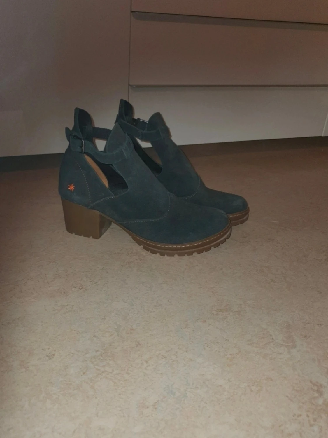 Mörkblåa stövletter från Art