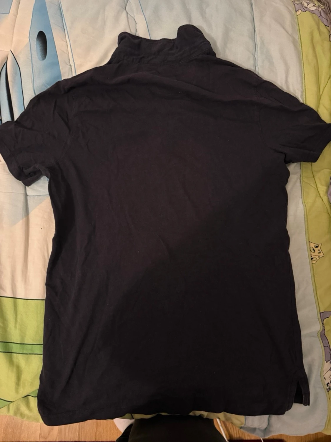 Svart kortärmad polotopp med knappar - 1