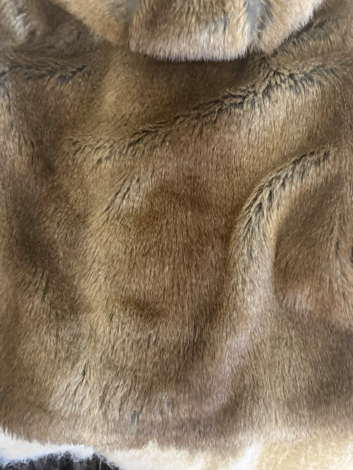 Brun fluffig pälsjacka med stor huva - 2