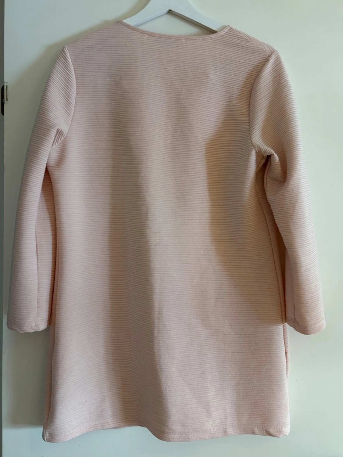 Ljusrosa öppen kofta i ribbad trikå - 1