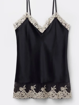 intimissimi linne - säljer ett jättegulligt intimissimi linne med spets utan värre utan illa defekter🤍💙