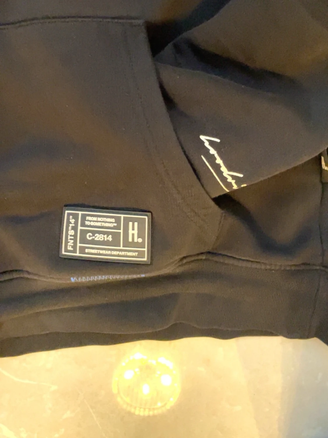 Svart hoodie från Hoodrich med blå huva - 1