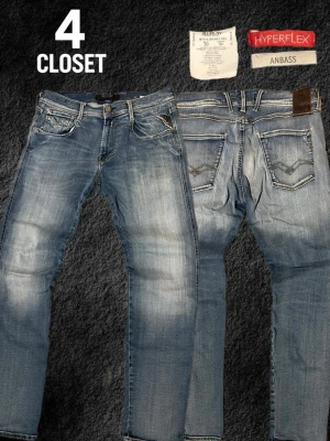 Ljusblå Replay Anbass 30/30 - Unika blå slimfit jeans ifrån Replay med modellen Anbass!                                    Storlek - W30 L30👖                                 Skick - Mycket bra✅                               Priset går att diskutera! 