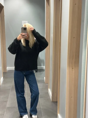 Gina tricot low waist byxor  - Sjukt snygga low waist byxor i storlek 32 men passar mig perfekt som har storlek 34, inga effekter❣️