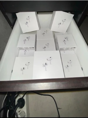 Airpods pro 2 - Tja! Jag säljer nya oöppnade hörlurar pro 2 med noisecancelling för endast 299kr styck! Jag har flera stycken på lager just nu så det är bara höra av er hur många ni vill ha, (ett par funkar också såklart). Har bilder osv om ni önskar det!