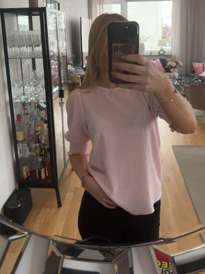 Rosa Vero Moda Blus - Rosa Vero Moda blus. Stl XS. Aldrig använd. 