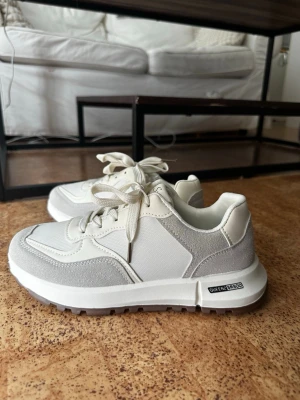 Sneakers - Sjukt bekväma och snygga sneakers, helt oanvända pga fel storlek för mig <3