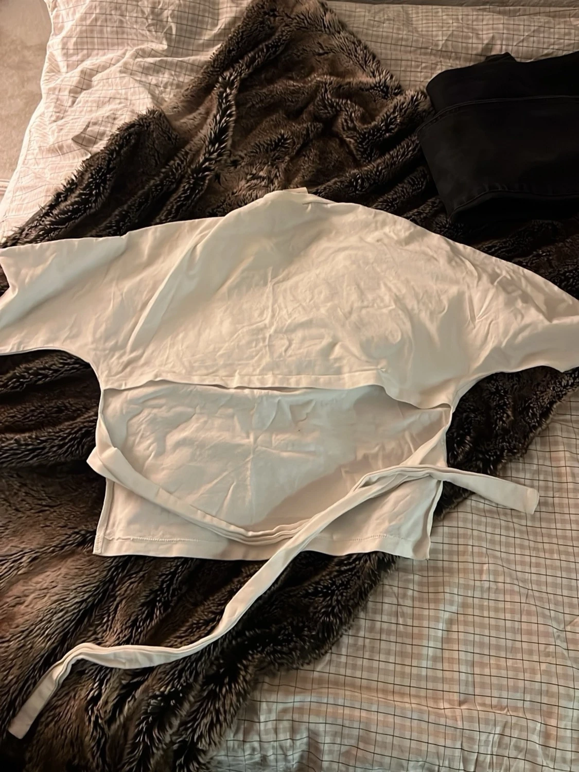 Vit omlottopp med knytband