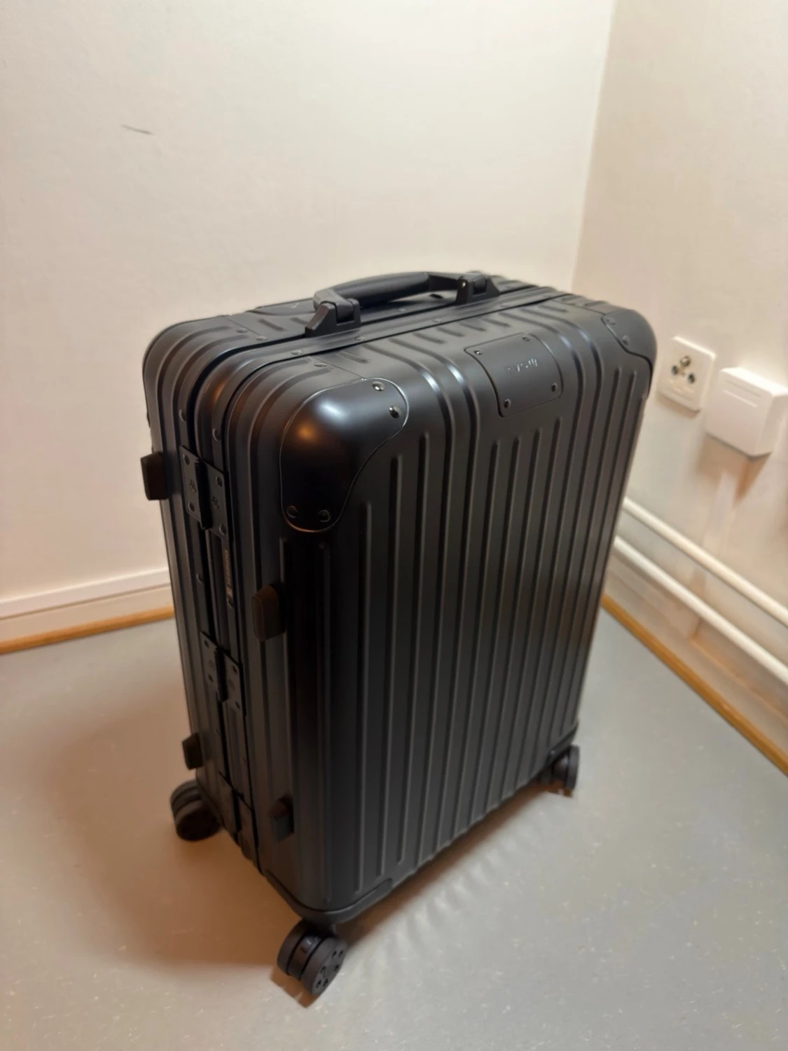 Rimowa cabin svart - helt ny  - 1