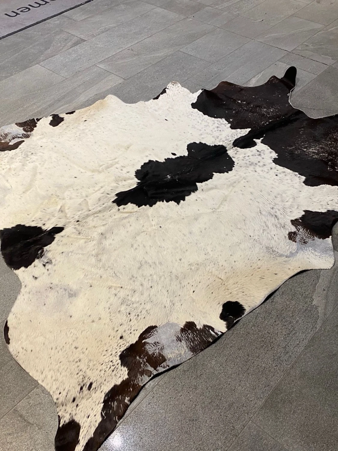 Kohudsmatta i svart och vitt stor 215x190cm - 2