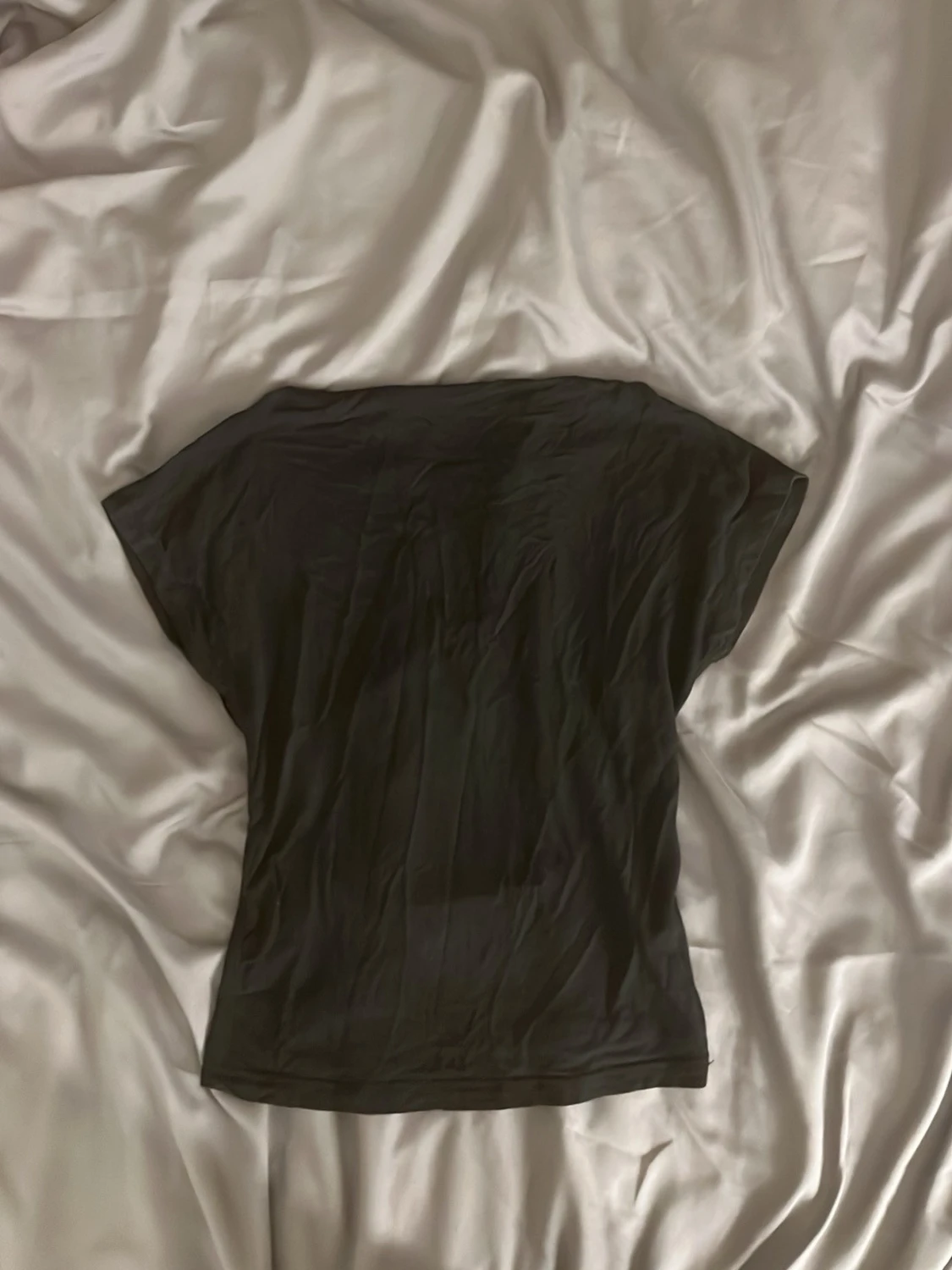 Två basic toppar i svart och ljusrosa - 1