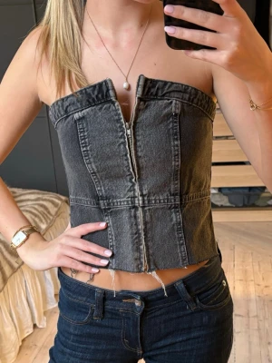 Cool top zara - Skitcool topp från Zara med dragkedja. Storlek xs aldrig använd🩷