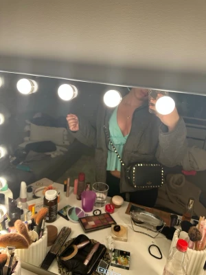 Jacka  - As snygg grön jacka från Zara tror den är slutsåld. Passar bra nu till våren! Pris kan diskuteras 