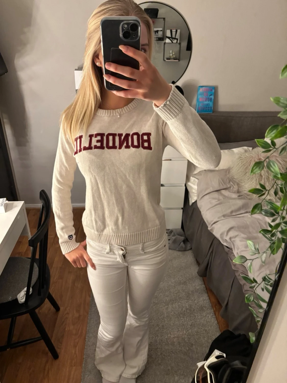 Vit tröja från Bondelid med röd text - 2