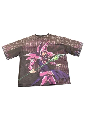 YoungLA x Yu gi oh loose fit gym t shirt Jersey - Snygg Jersey/t shirt från YoungLAs väldigt omtyckta Yu gi oh kollektion. Helt slutsåld på YoungLA och svår att få tag på. Loose/boxy fit. Tröjan är nästintill nyskick. Storlek XL, passar även L