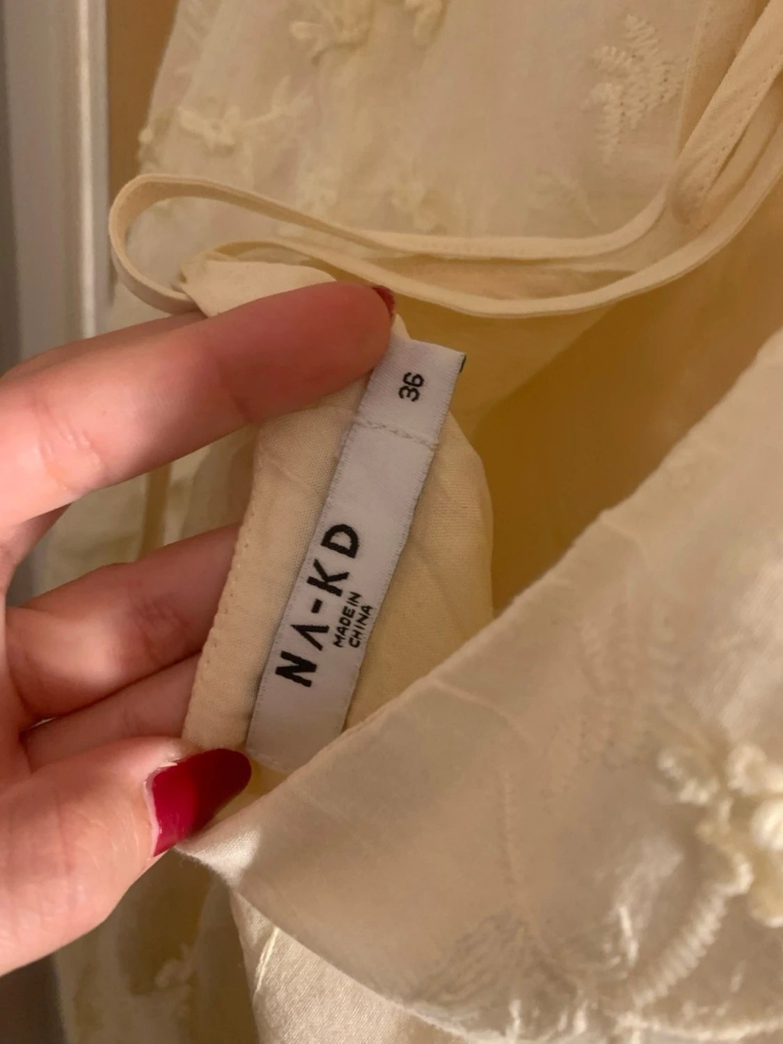 Volangklänning med knyt från NA-KD - 5