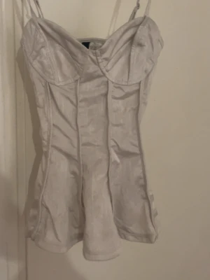 Linne - Har inte direkt användtigt då där är lite för liten för mig dock jävligt fin till sommaren 