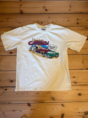 Gallery Dept T shirt  - Gallery Dept t shirt. Storlek S men sitter mer som en M. Aldrig använd. 