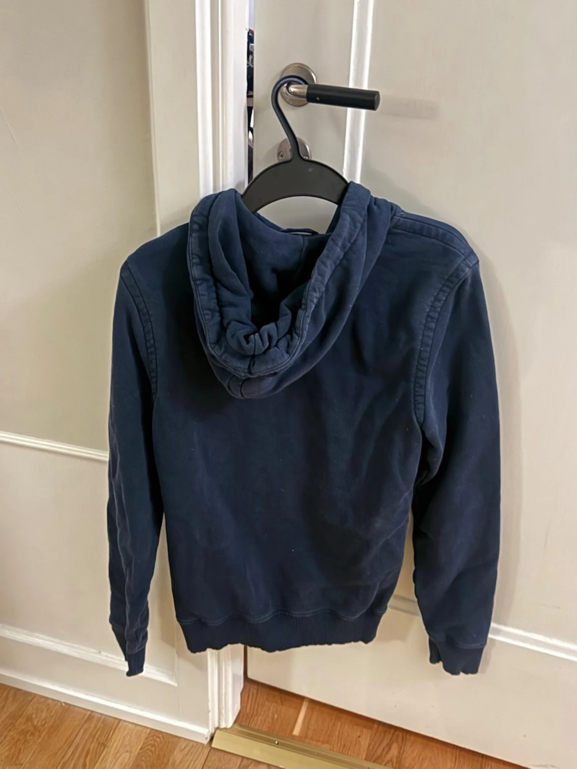 Hoodie i mörkblå  - 93