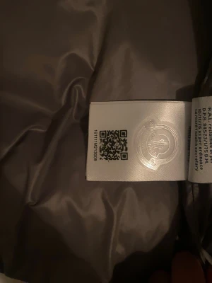 Svart dunjacka från moncler  - Moncler påsen kommer med, storlek S,M