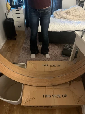 Lågmidjade jeans - Super sköna! Mått finns på bilderna. Jag har sytt ut dom ifrån skinny till bootcut men dom ser super snygga ut! 