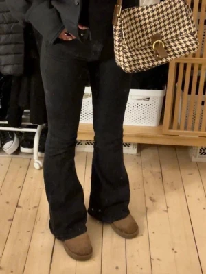 Svarta bootcut jeans   - Svarta bootcut jeans från BlueStar! 🌸🌸