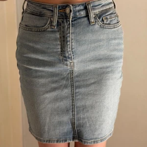 Jeanskjol - Aldrig använd,  bara testad. 