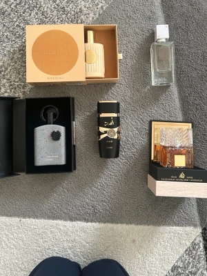 Parfymer - Säljer 5 parfymer, de två utan box har använts ungefär 5 ml max. Säljer alla för ett billigt pris, pris kan diskuteras vid snabbaffär.