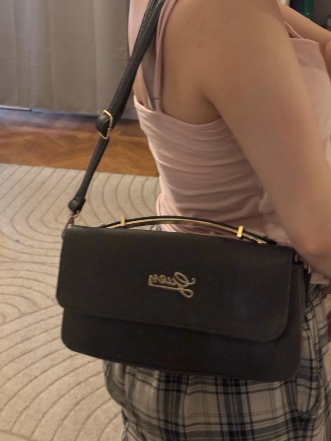 Svart axelväska från Guess - 1