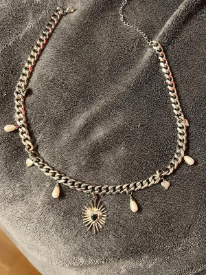 WOS halsband - INTRESSEKOLL på mitt fina halsband från wos! startpris på 800❤️❤️