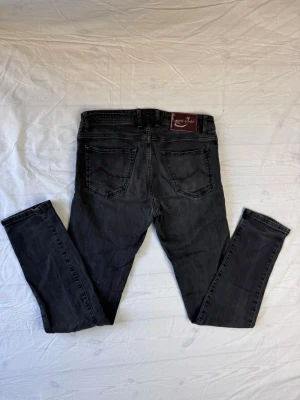 Jacob Cohën jeans - Säljer nu ett par Jacob Cohën jeans👖                                                             Storlek: W33, Skick: 9/10, Skriv vid minsta fråga, Fraktar alltid inom 24h efter köp📦