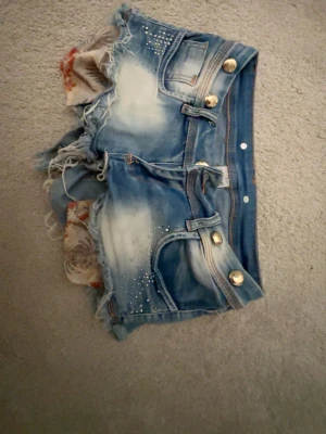 Jeansshorts - Jättebra skick, nästan oanvända💓💓
