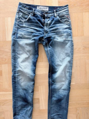 Selvedge Replay jeans  - Säljer ett par Selvedge denim jeans från Replay. Jeanes har en speciell tvätt vilket gör de extra unika. Storlek 30/32 och grymt skick! Skriv gärna vid frågor!😄👖