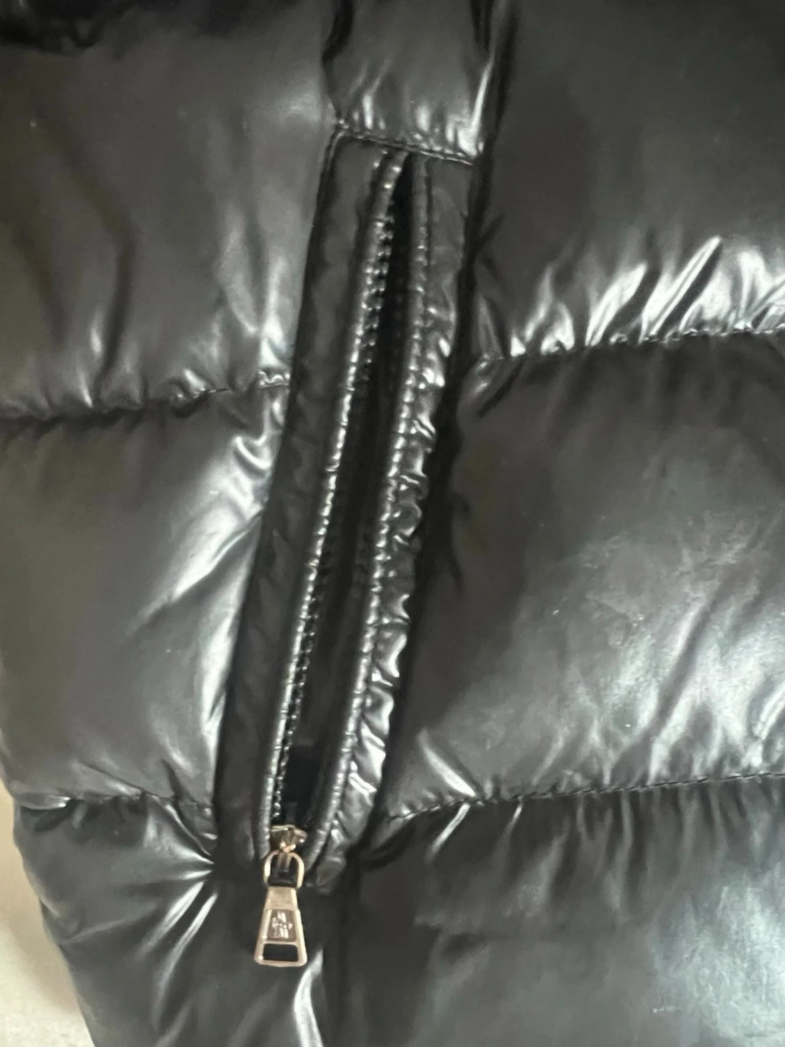 Svart dunjacka från Moncler - 2