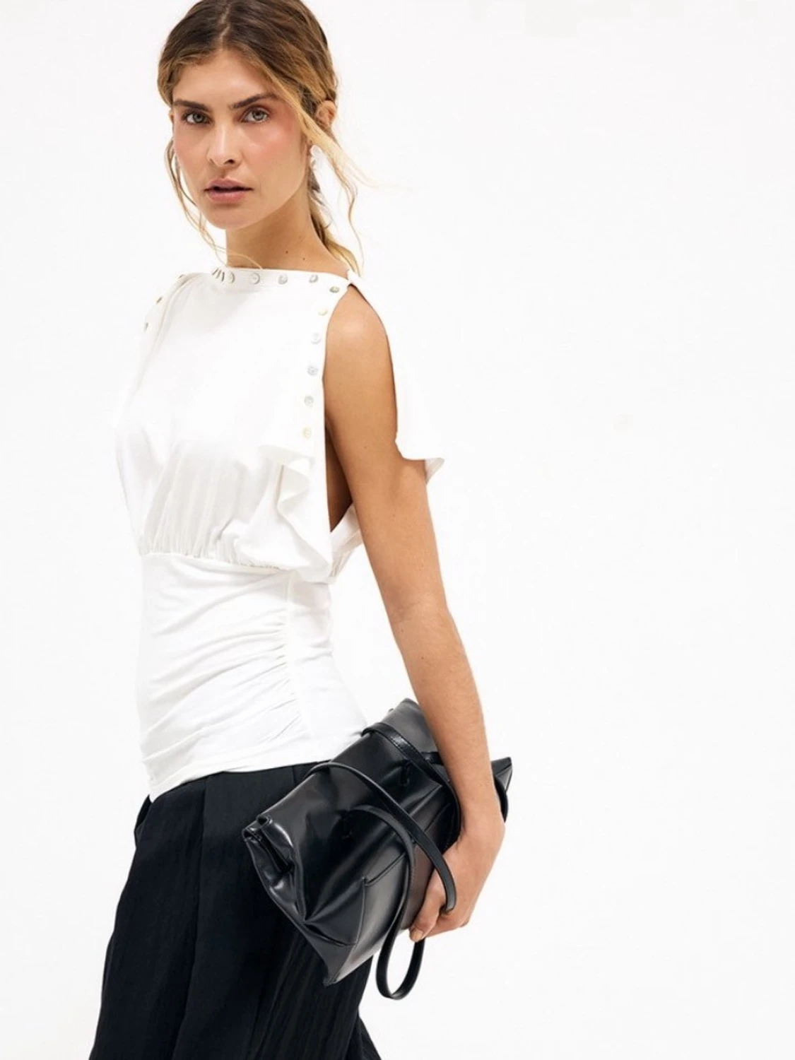 Vit ärmlös topp med silverknappar - 1