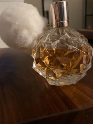 Arina grande parfym - Ariana grande parfym