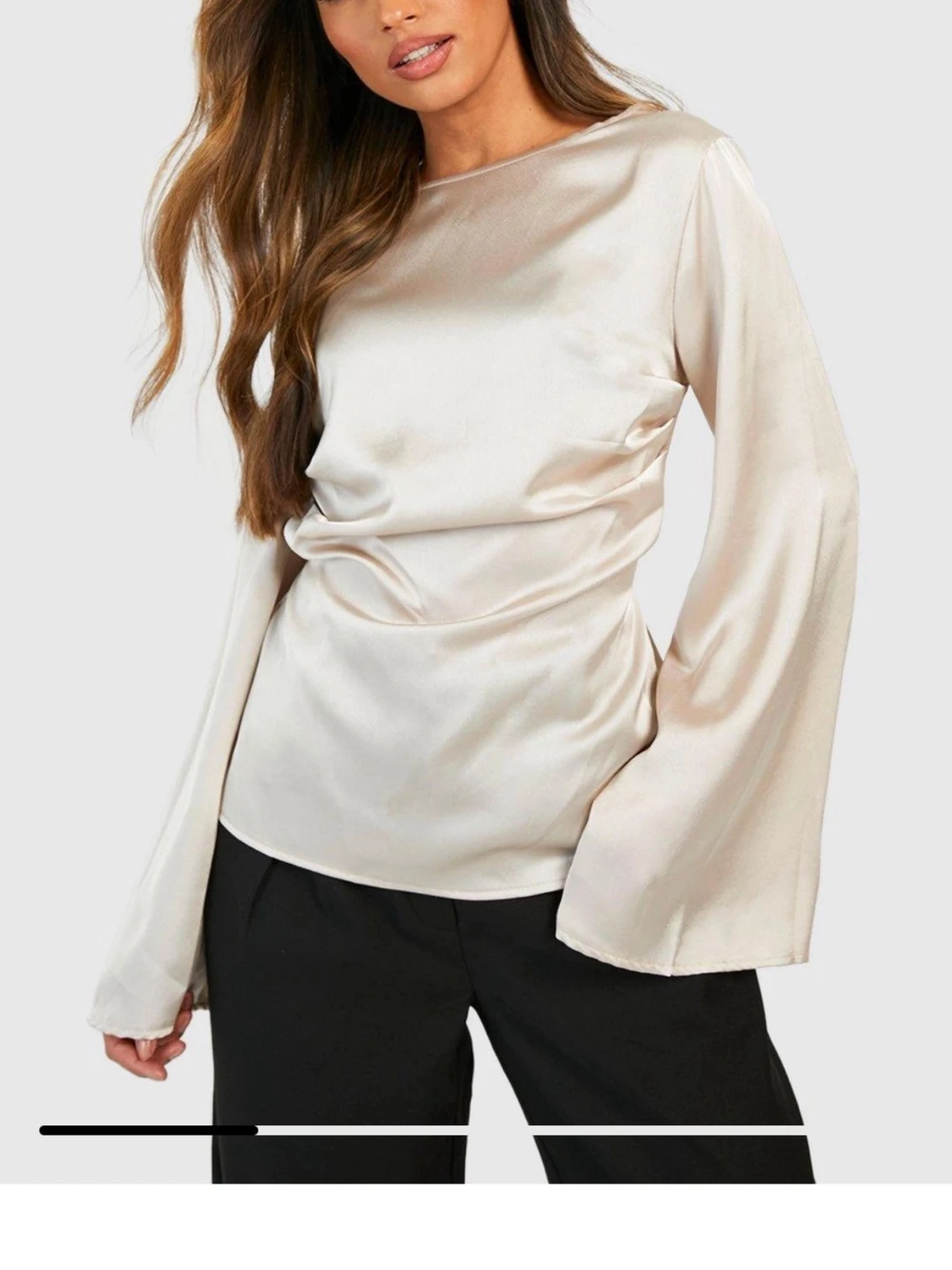 Beige satinblus med vida ärmar - ny