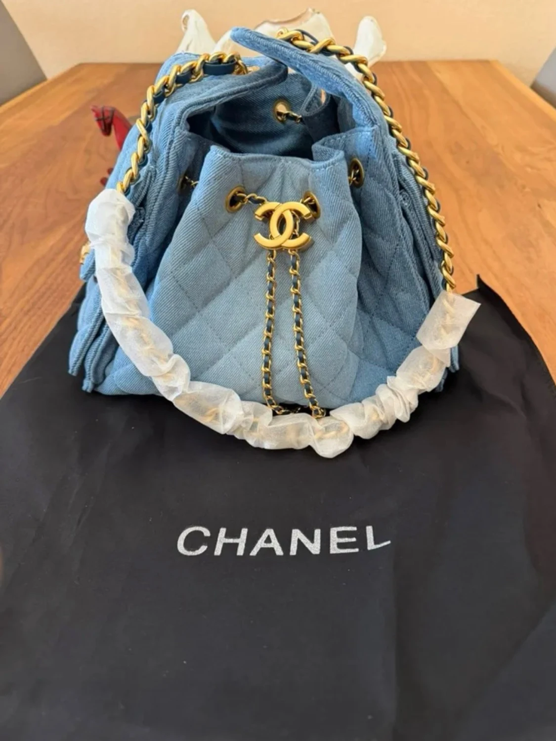 Blå quiltad handväska