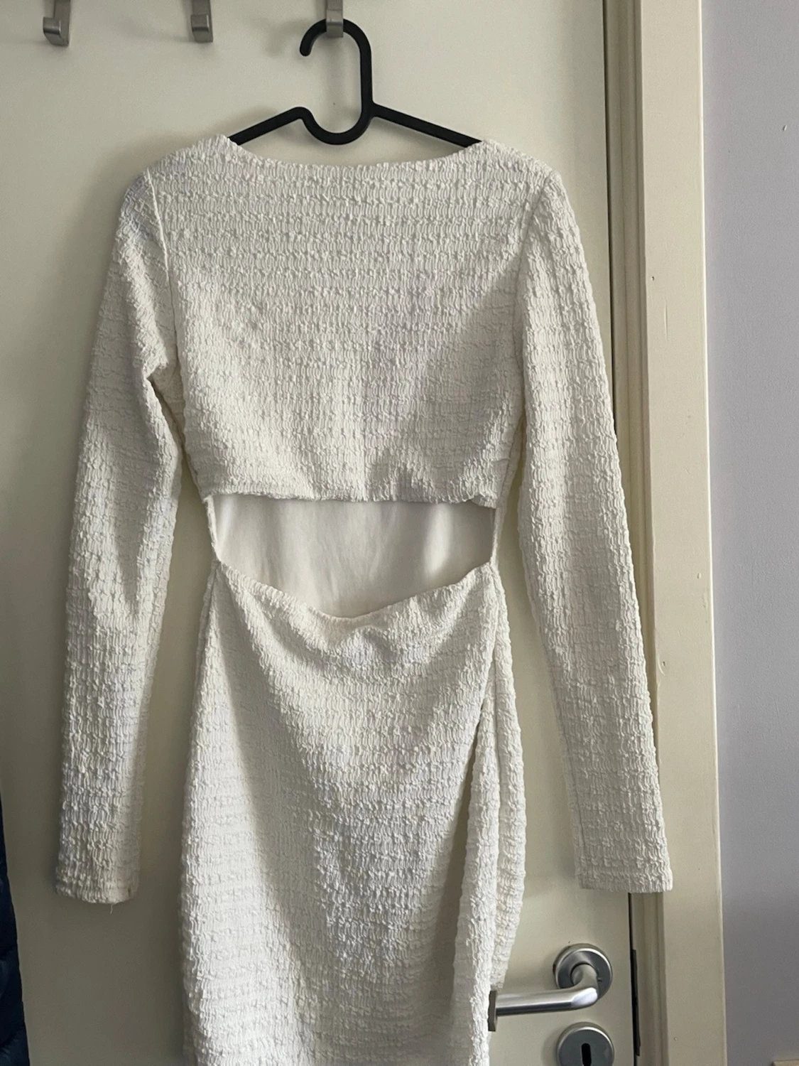 Vit långärmad klänning - 1