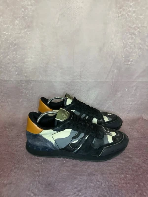 Valentino rockrunners - Mycket fint skick | Size 43| fraktar inom 24 timmar | för att köpa klicka ”köp nu” | vid frågor eller funderingar är det bara att skicka ett meddelande | följare får bättre rabatter🙌